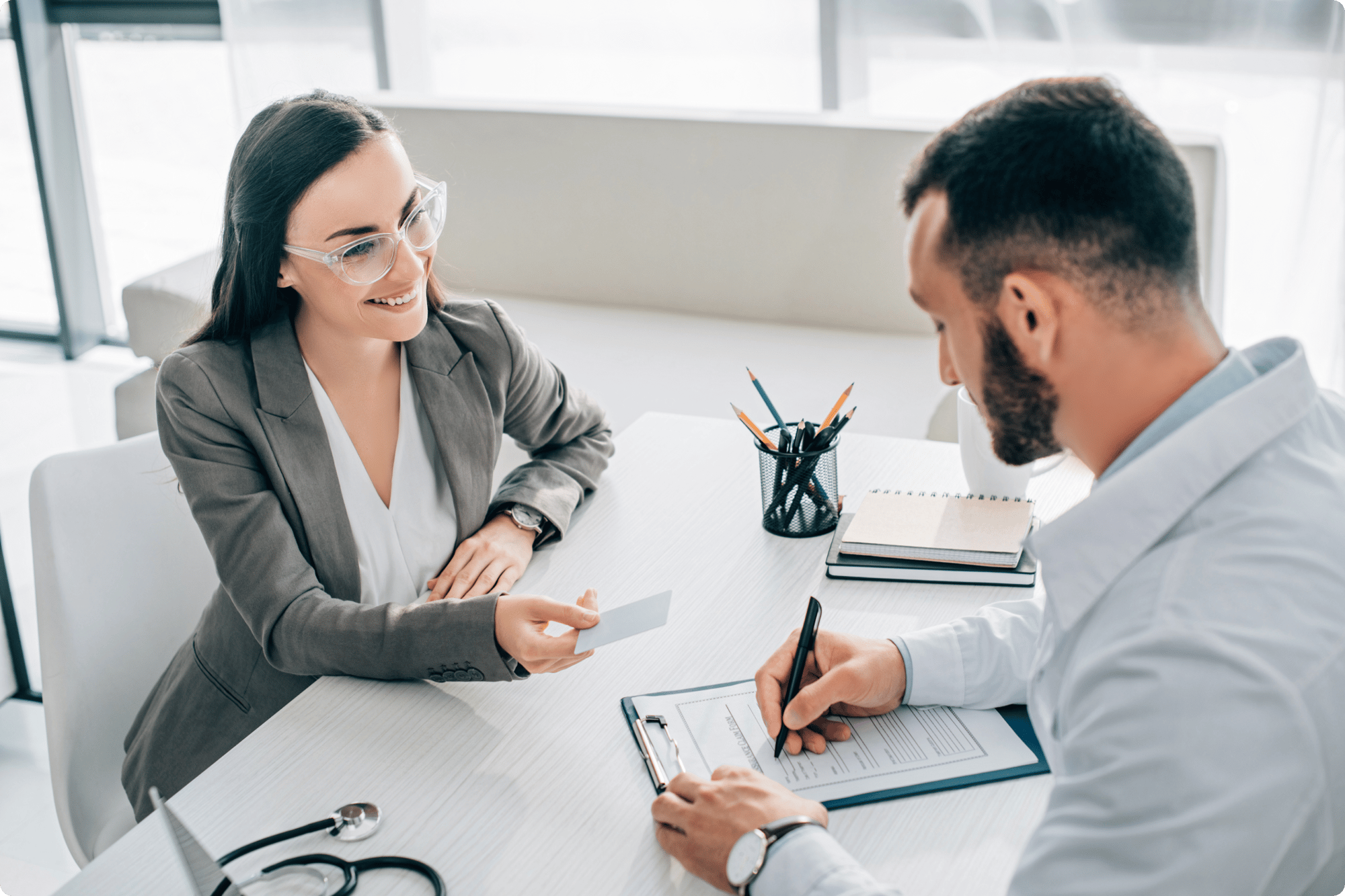 Woman discusses ICHRA with an employee