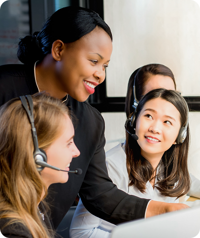 Agents_at_computer_400 Agents_at_computer_400